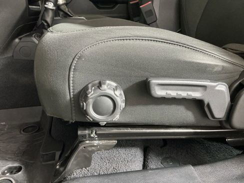 Used 2019 Jeep Wrangler Unlimited Sport image 22