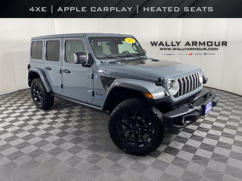 Used 2025 Jeep Wrangler Unlimited Sahara AWD/4WD image 1
