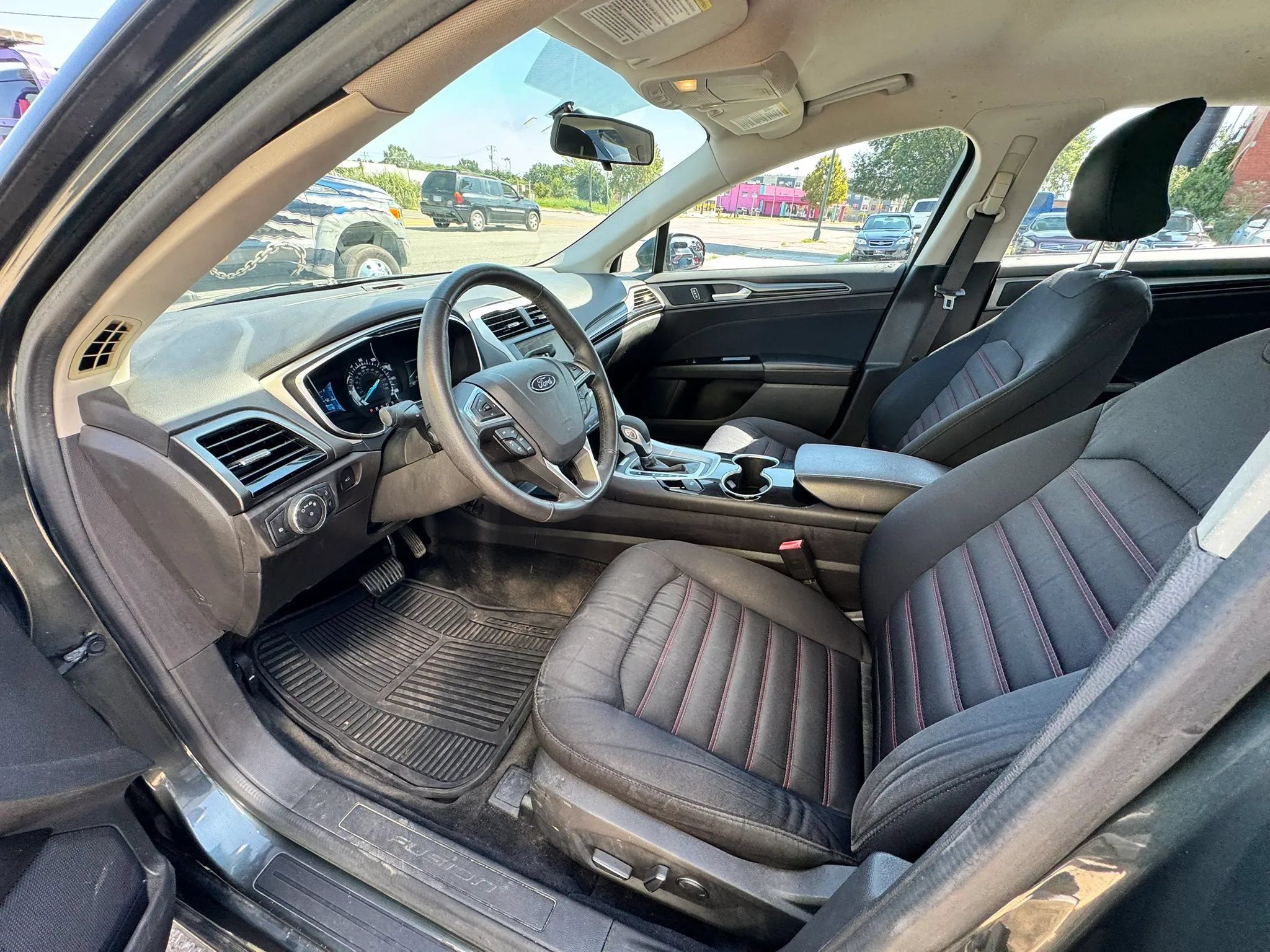 Used 2015 Ford Fusion SE FWD image 12