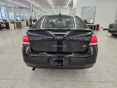 Used 2010 Ford Focus SE image 5