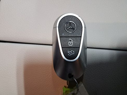 Used 2026 Mercedes-Benz GLC 300 4MATIC image 37