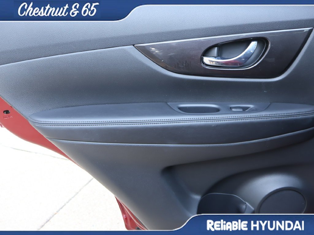 Used 2019 Nissan Rogue SV w/ Sun & Sound Touring Package AWD/4WD image 17