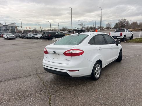Used 2015 Ford Fiesta SE image 5