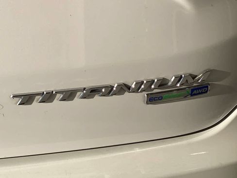 Used 2019 Ford Edge Titanium w/ Class II Trailer Tow Package AWD/4WD image 12
