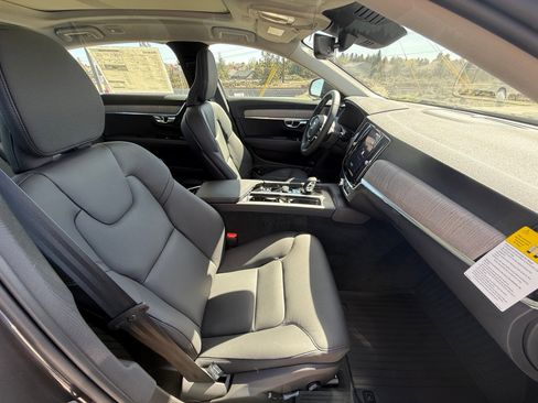 New 2025 Volvo S90 B6 Plus w/ Protection Package Premier image 18
