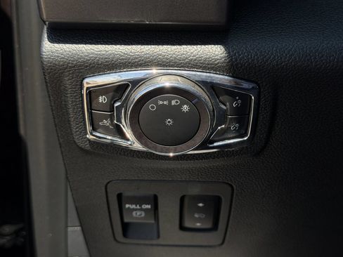 Used 2019 Ford F150 XLT w/ Equipment Group 302A Luxury AWD/4WD image 21