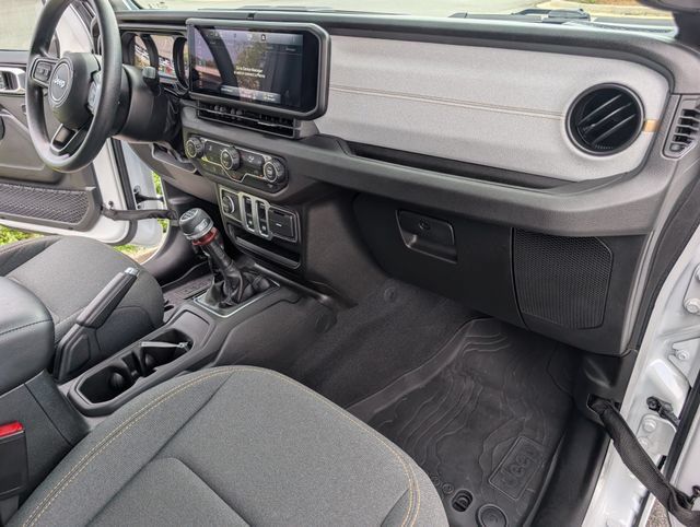 Used 2025 Jeep Wrangler Sport AWD/4WD image 8