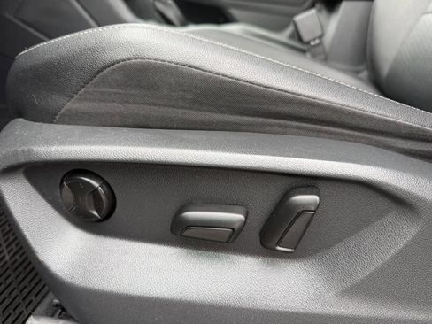 Used 2020 Volkswagen Tiguan SE w/ Panoramic Sunroof Package image 18