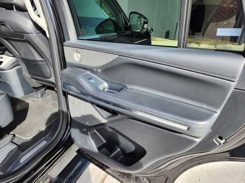 Used 2025 Lincoln Navigator Reserve image 18