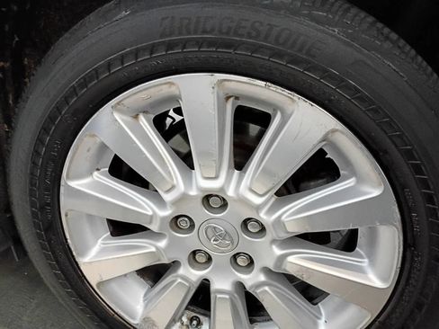 Used 2011 Toyota Sienna XLE image 39