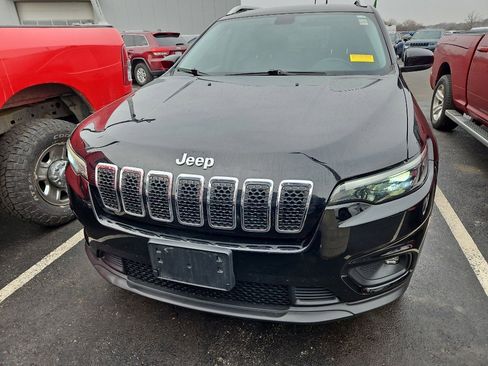 Used 2019 Jeep Cherokee Latitude Plus w/ Cold Weather Group image 2