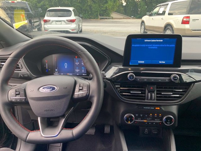 Used 2025 Ford Escape ST-Line Select AWD/4WD image 25