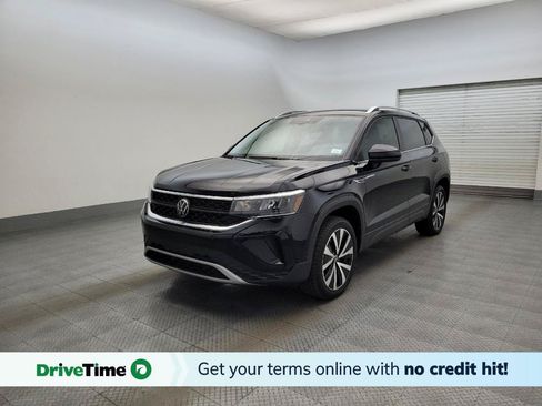 Used 2024 Volkswagen Taos SE FWD image 1