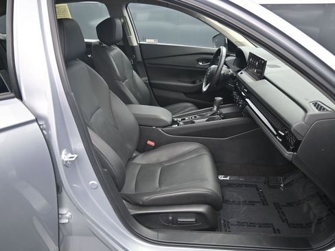 Used 2025 Honda Accord Touring image 12