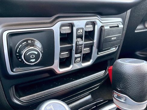 Used 2020 Jeep Gladiator Overland image 25
