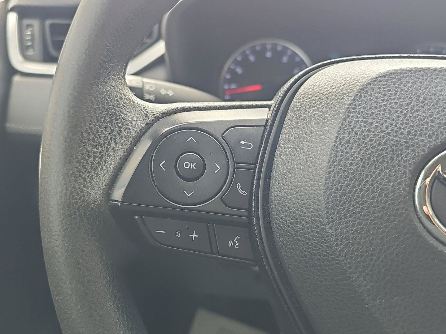 Used 2019 Toyota RAV4 LE FWD image 16