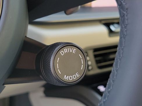 Certified 2025 Porsche 911 Carrera image 38