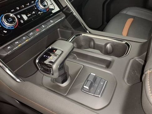 Used 2024 GMC Sierra 1500 AT4 w/ Technology Package AWD/4WD image 21