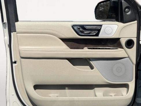 Used 2021 Lincoln Navigator Reserve w/ Luxury Package image 14