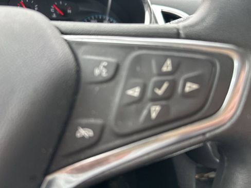 Used 2018 Chevrolet Equinox LT image 12