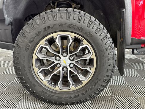 Used 2019 Chevrolet Colorado ZR2 image 36