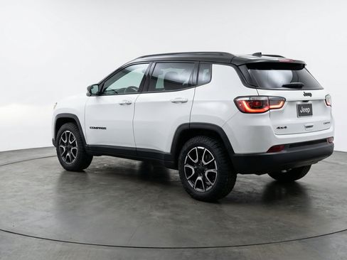 Used 2025 Jeep Compass Trailhawk AWD/4WD image 6