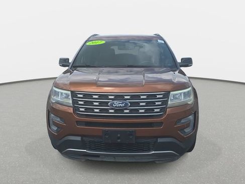 Used 2017 Ford Explorer XLT w/ Equipment Group 202A FWD image 2