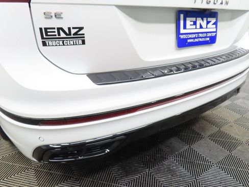 Used 2023 Volkswagen Tiguan SE R-Line image 40