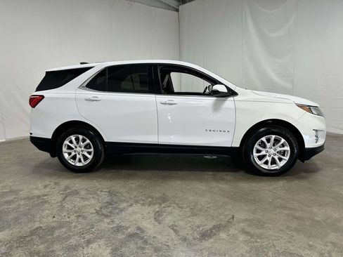 Used 2019 Chevrolet Equinox LT FWD image 2