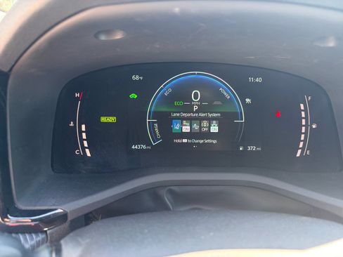 Used 2025 Toyota Camry SE FWD image 13