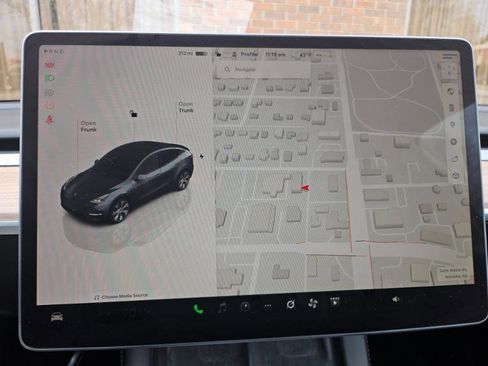 Used 2023 Tesla Model Y Long Range image 42