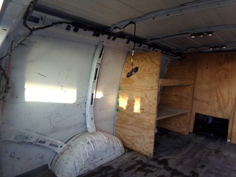 Used 2015 Chevrolet Express 2500 RWD image 16