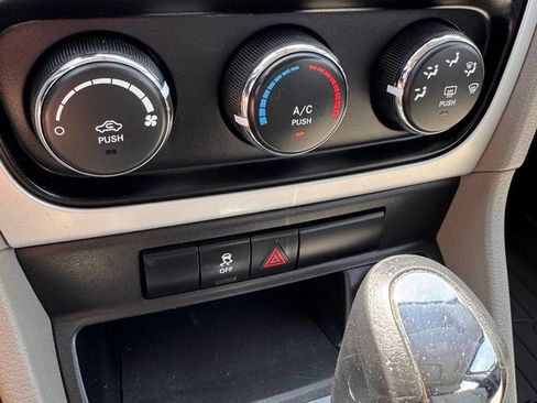 Used 2011 Dodge Caliber Mainstreet FWD image 18