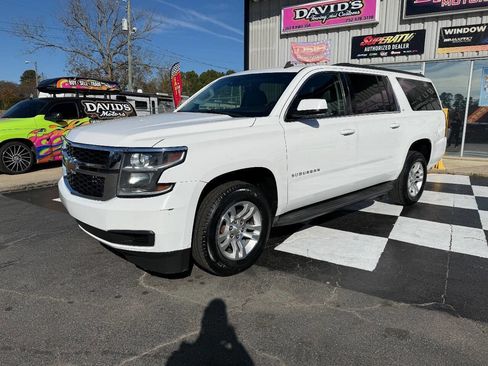 Used 2015 Chevrolet Suburban LT image 2