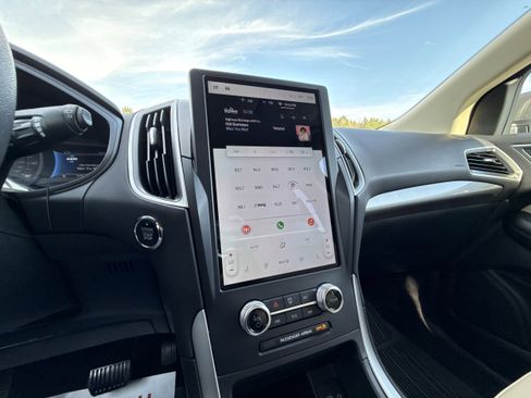 Used 2024 Ford Edge SEL image 16