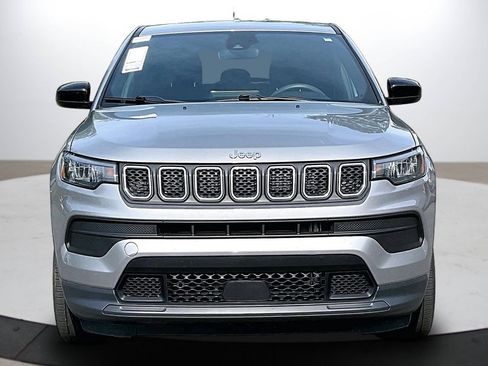 Used 2023 Jeep Compass Sport AWD/4WD image 3