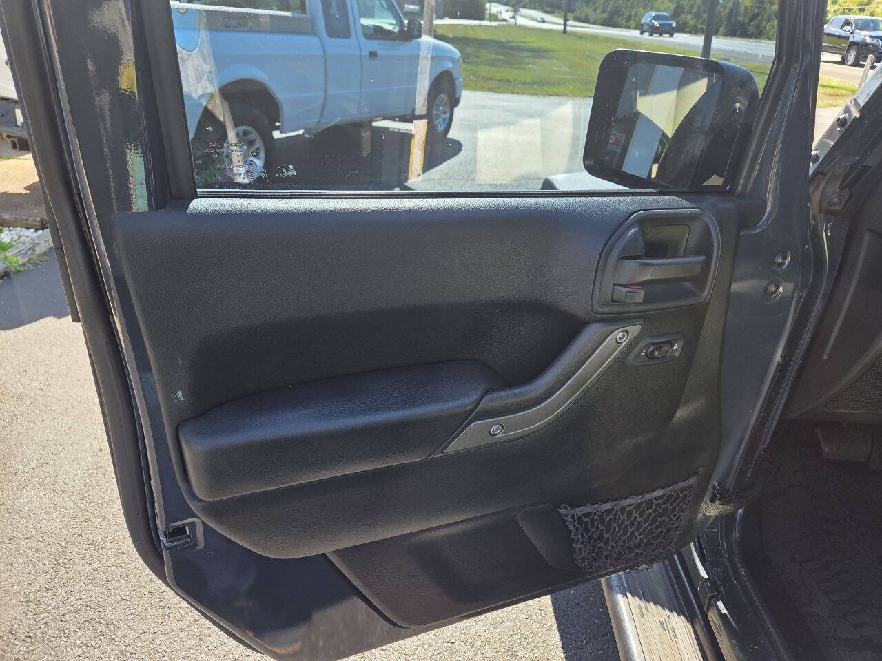 Used 2017 Jeep Wrangler Unlimited Sport w/ Quick Order Package 24S AWD/4WD image 14