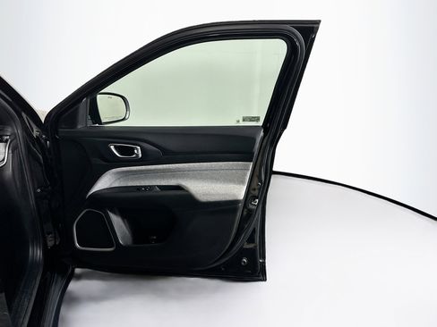 Used 2024 Jeep Compass Latitude image 32