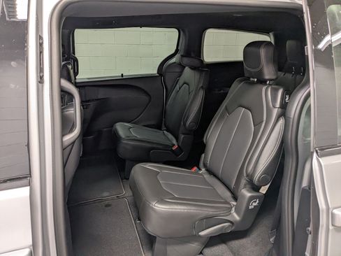 New 2026 Chrysler Pacifica Select FWD image 18