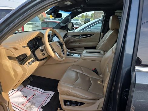 Used 2019 Cadillac Escalade ESV Platinum image 4