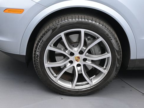 Certified 2022 Porsche Cayenne S image 11