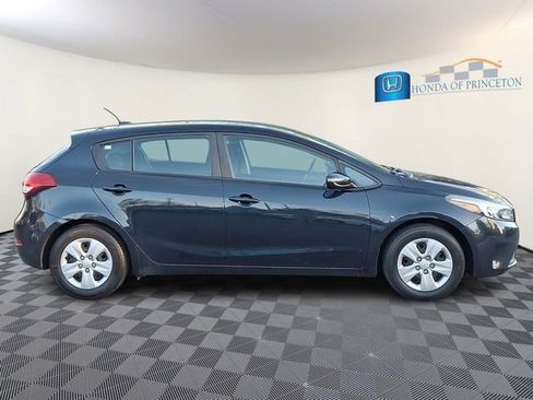 Used 2017 Kia Forte LX FWD image 7