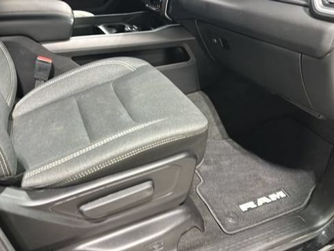Used 2022 RAM 1500 Big Horn AWD/4WD image 32