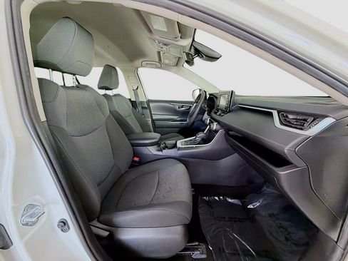 Used 2020 Toyota RAV4 XLE w/ Carpet Mat Package FWD image 26