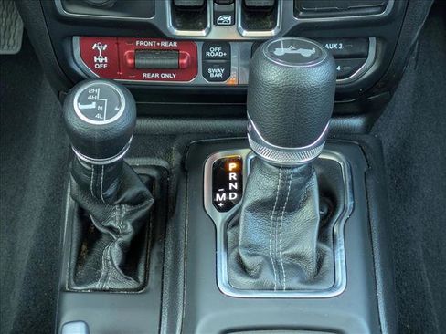 Used 2025 Jeep Wrangler Unlimited Rubicon image 12