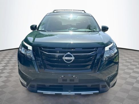 Used 2024 Nissan Pathfinder SL w/ Black Appearance Package AWD/4WD image 2