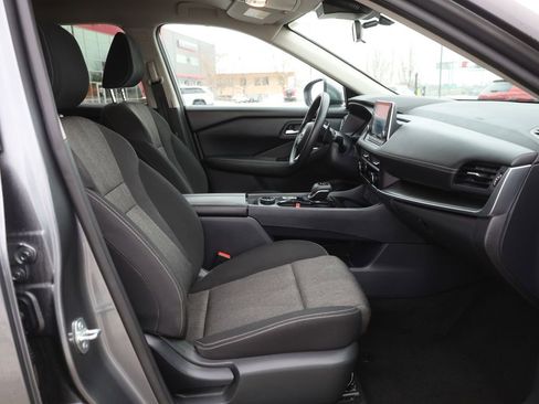 Used 2024 Nissan Rogue SV image 12