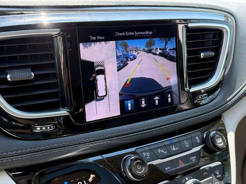Used 2019 Chrysler Pacifica Limited w/ Advanced Safetytec Group FWD image 24