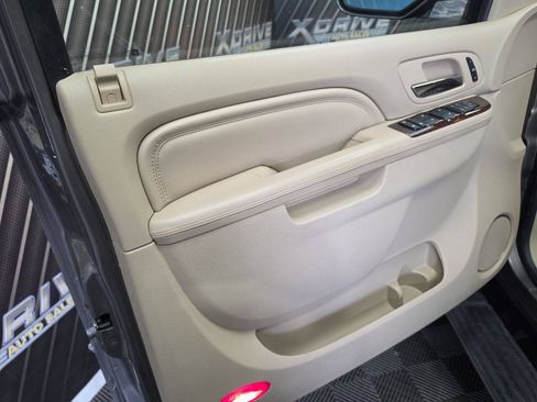 Used 2012 Cadillac Escalade Luxury RWD image 11