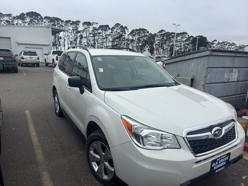 Used 2016 Subaru Forester 2.5i w/ Alloy Wheel Package AWD/4WD image 2